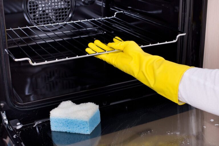 Cooking Bliss: Poppies’ Expert Oven Cleaning Magic