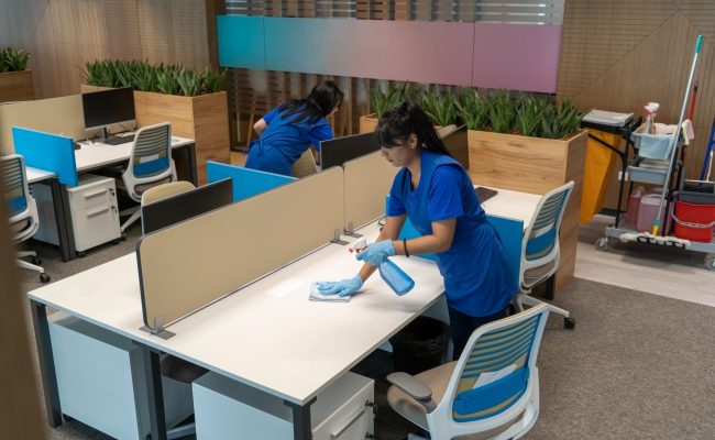 Cleaning,Ladies,Clean,Desks,In,An,Empty,Office,Space.cleaning,Maintenance